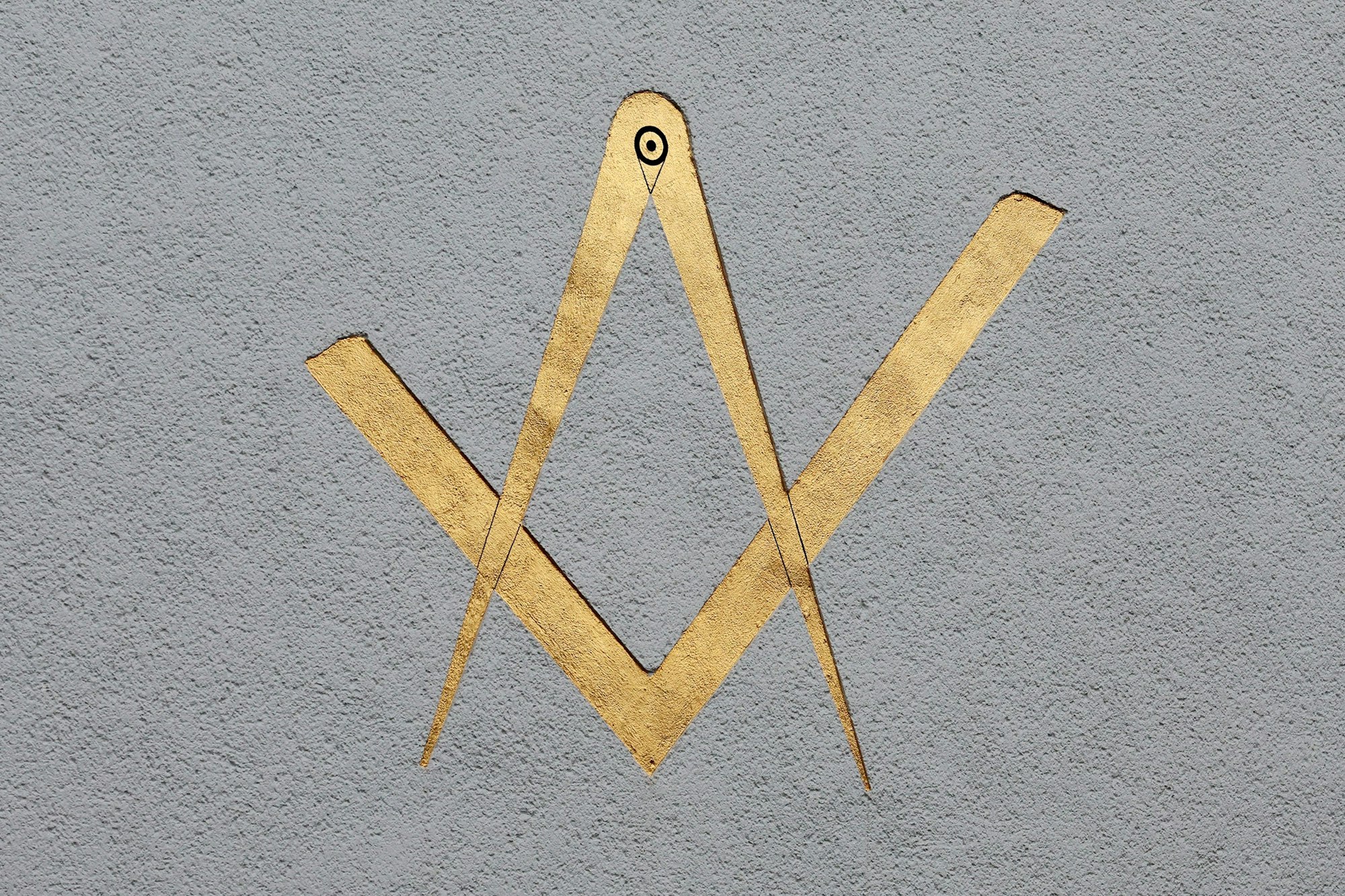 Symbol der Freimaurer am Logenhaus.