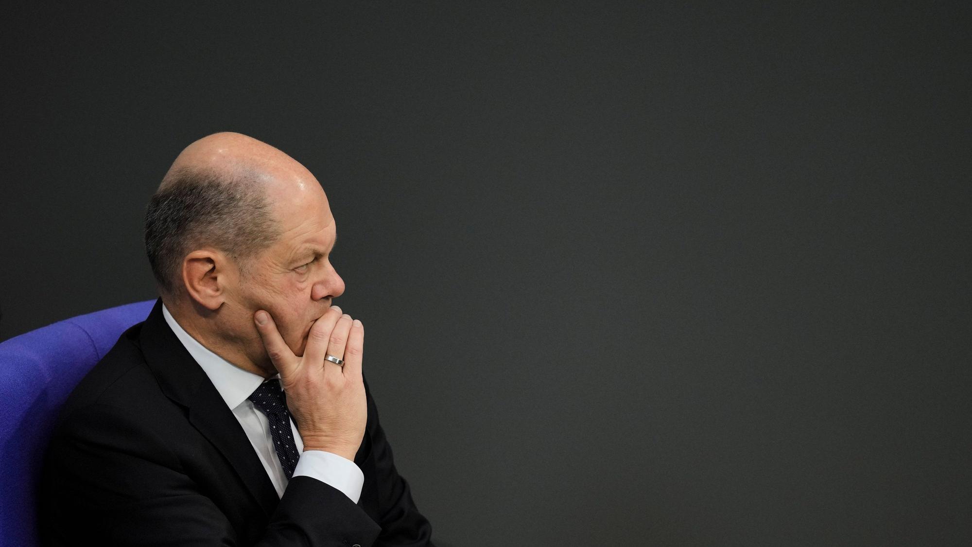 Bundeskanzler Olaf Scholz muss sich nach seiner Regierungserklärung am Dienstag (27. November) viel Kritik gefallen lassen.