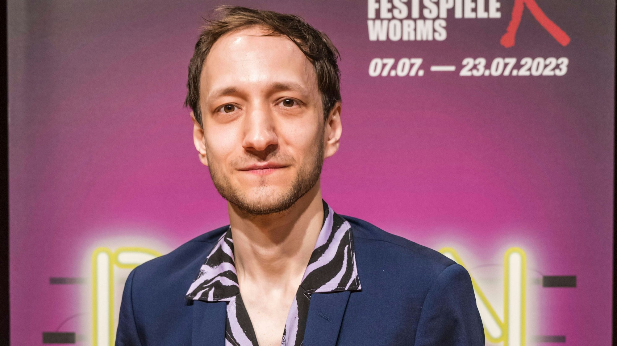 Schauspieler Alexander Angeletta Rolle des Isung fotografiert am 09.05.2023 in Worms waehrend der Pressekonferenz zur Vorstellung des Ensemble der Niebelungen-Festspiele.