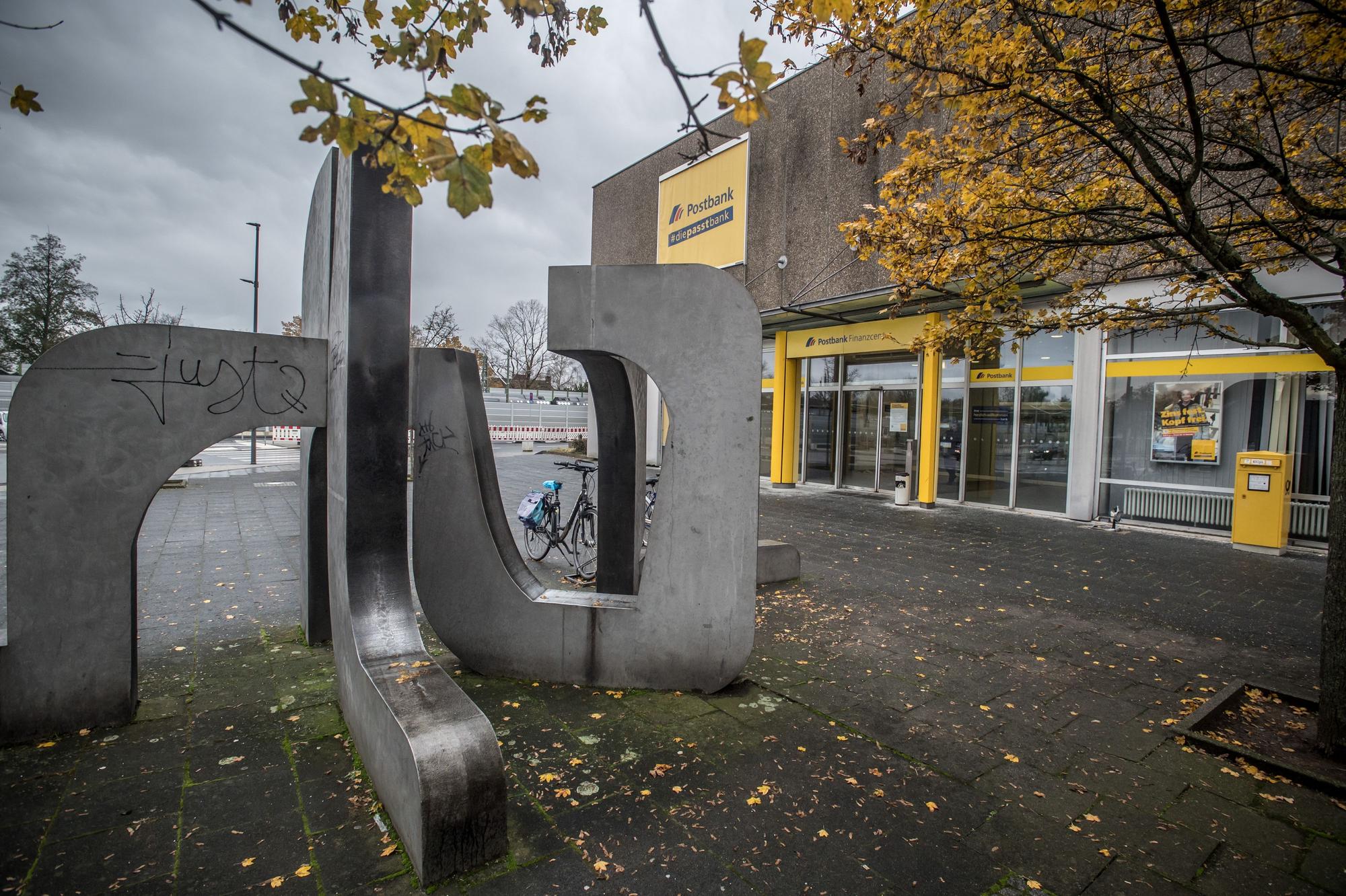 Das Postgelände an der Heinrich-von-Stephan-Straße wird mit einem Hotel und Büros bebaut.