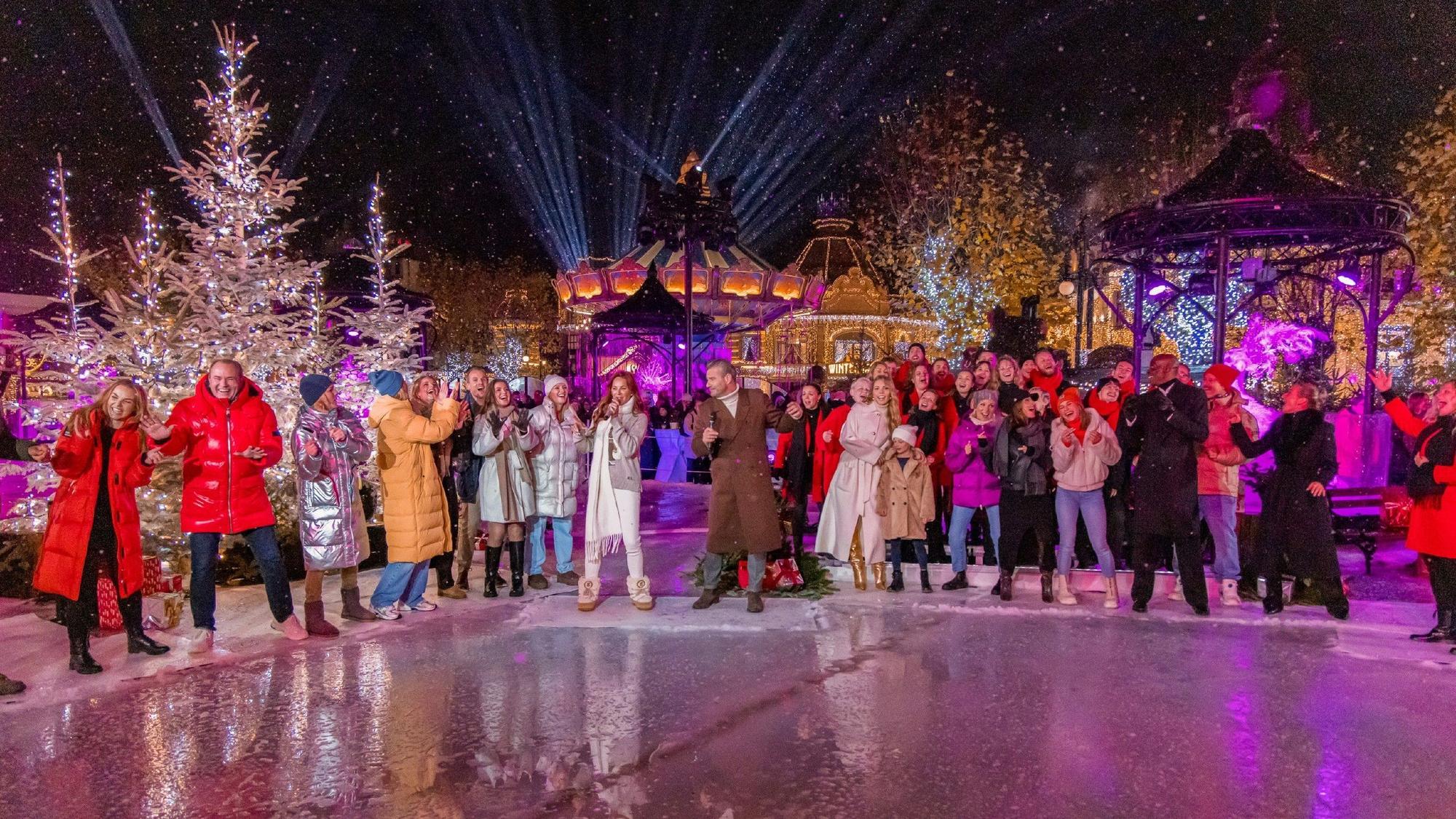 Andrea Berg und Sasha begleiten das große Weihnachtssingen musikalisch mit weihnachtlichen Hits.