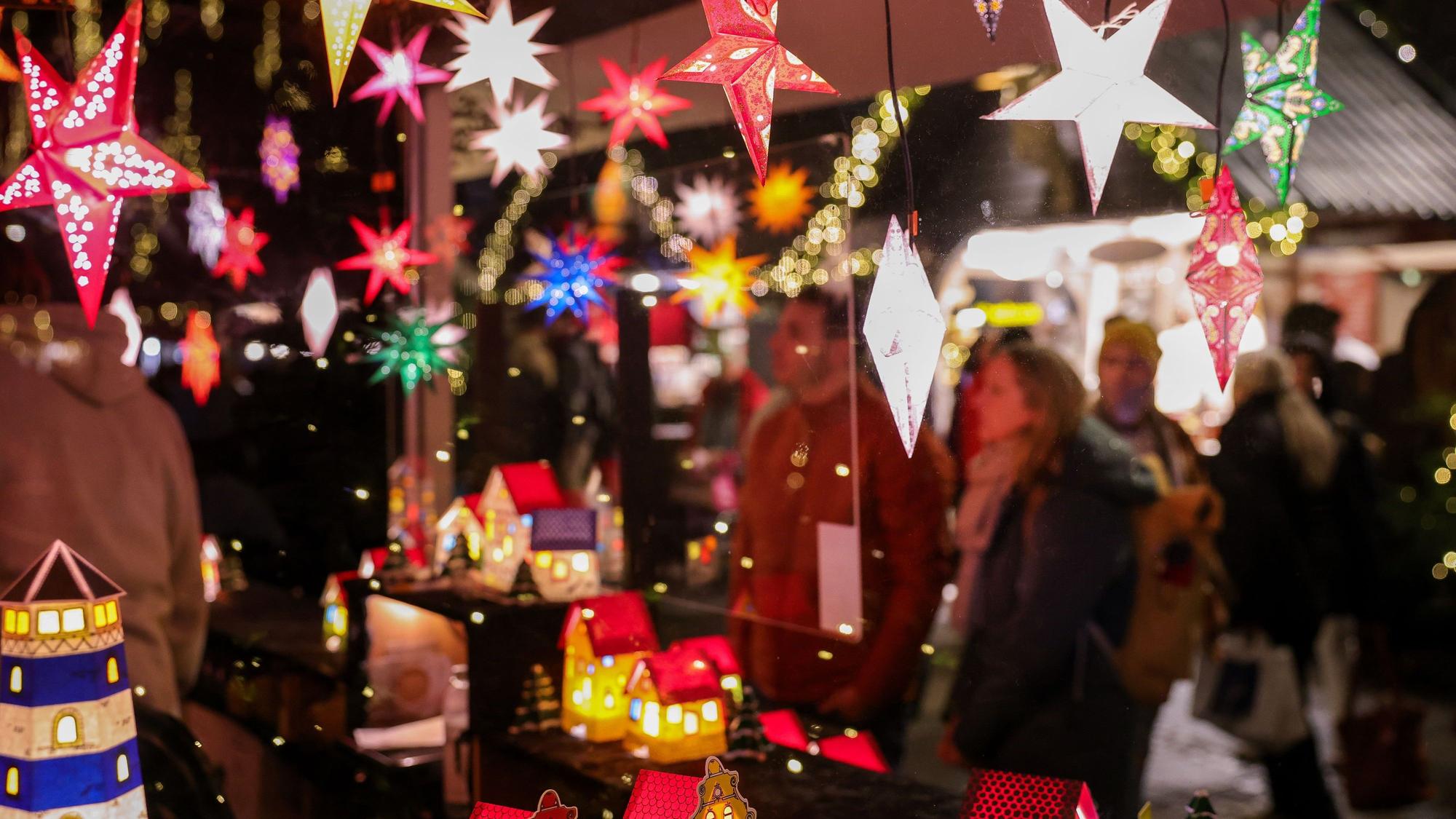 Der Weihnachtsmarkt auf dem Neumarkt.