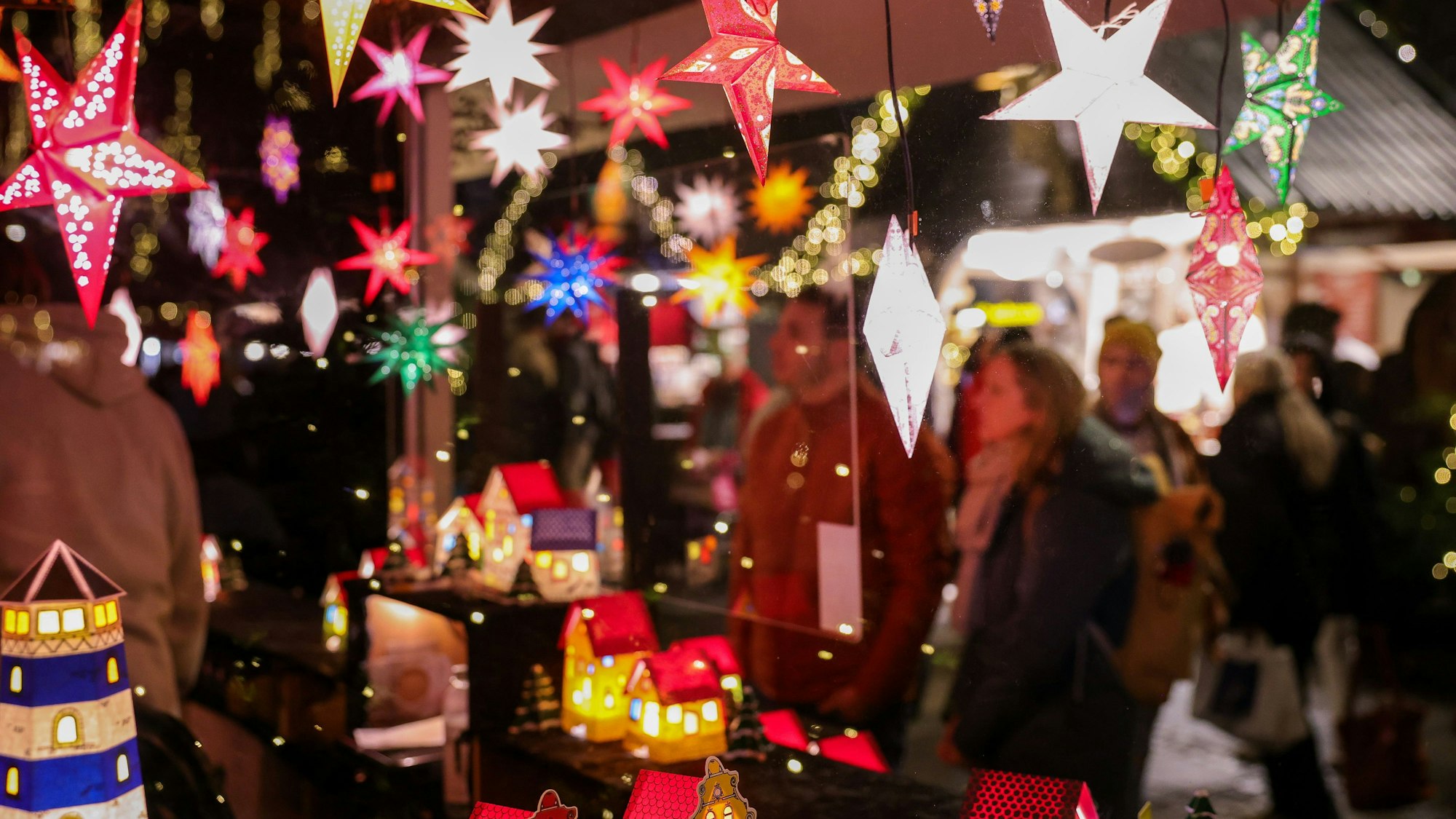 Der Weihnachtsmarkt auf dem Neumarkt.