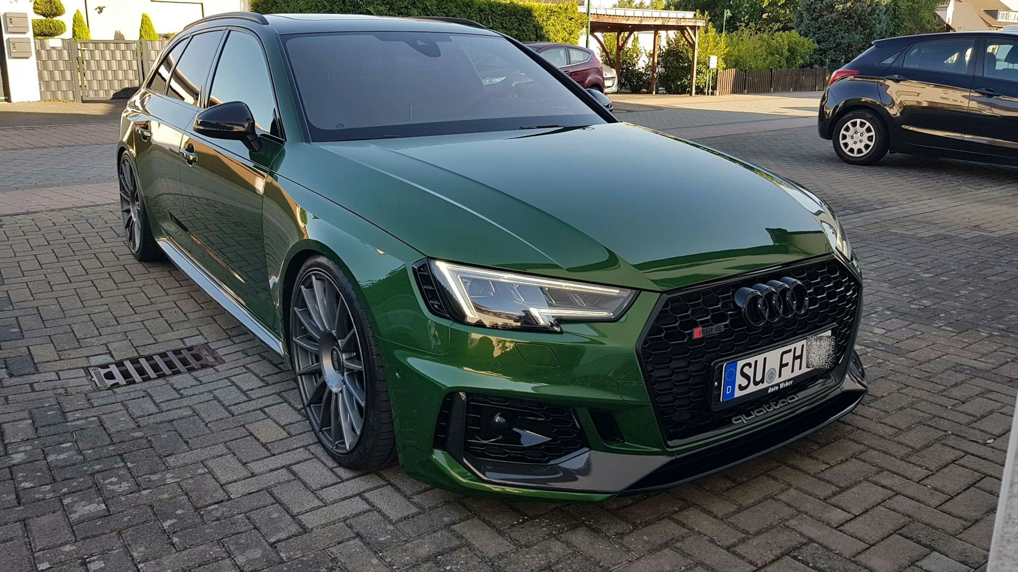 Der dunkelgrüne Audi RS4 mit dem Kennzeichen SU-FH ... an der Bachstraße in Lülsdorf gestohlen.