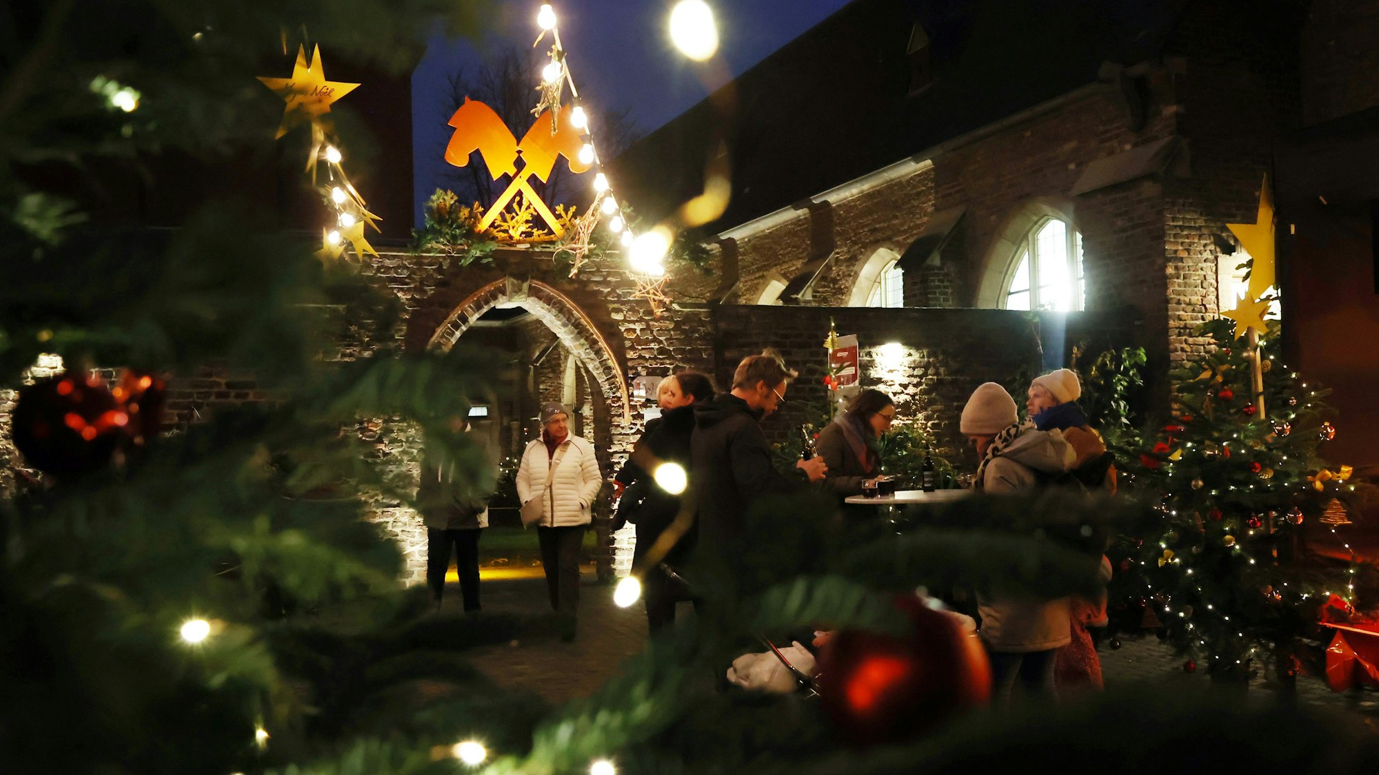 Der kleinste Weihnachtsmarkt der Stadt in der Kartäuserkirche
in der Kölner Südstadt.