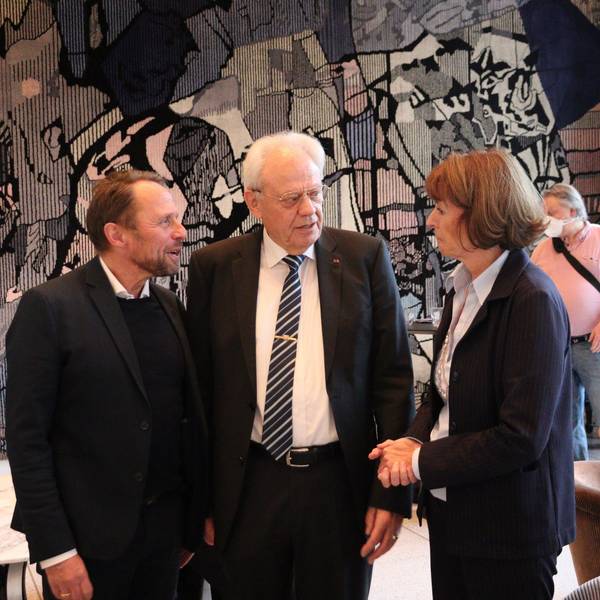 Leverkusens Oberbürgermeister Uwe Richrath war eigens gekommen, mit Norbert Fuchs und Henriette Reker (v.l.) zu feiern.