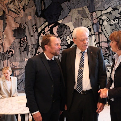 Leverkusens Oberbürgermeister Uwe Richrath war eigens gekommen, mit Norbert Fuchs und Henriette Reker (v.l.) zu feiern.