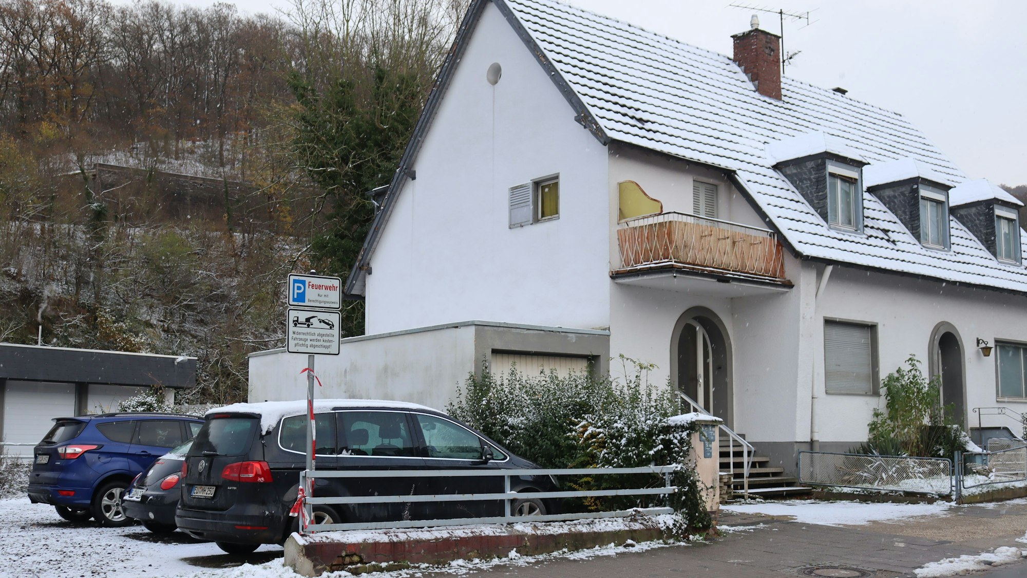 Das Haus an der Kölner Straße, das direkt neben dem Feuerwehrparkplatz liegt, wird abgerissen.