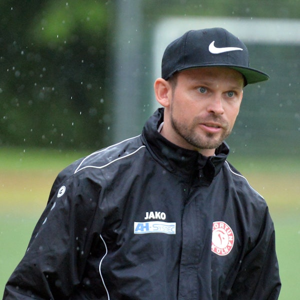Fußball
SV Schlebusch - SC Fortuna Köln II
TR: Andre Otten (Köln)
Foto: Uli Herhaus