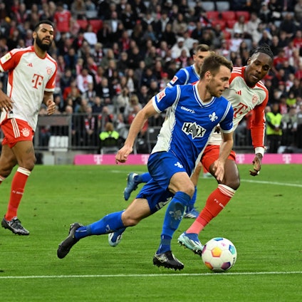 28.10.2023, xsltx, Fussball 1.Bundesliga, FC Bayern Muenchen - SV Darmstadt 98 emspor, v.l. Matthias Bader SV Darmstadt 98, Mathys Tel FC Bayern München DFL/DFB REGULATIONS PROHIBIT ANY USE OF PHOTOGRAPHS as IMAGE SEQUENCES and/or QUASI-VIDEO Muenchen *** 28 10 2023, xsltx, Football 1 Bundesliga, FC Bayern Muenchen SV Darmstadt 98 emspor, v l Matthias Bader SV Darmstadt 98 , Mathys Tel FC Bayern Munich DFL DFB REGULATES PROHIBIT ANY USE OF PHOTOGRAPHS as IMAGE SEQUENCES and or QUASI VIDEO Muenchen