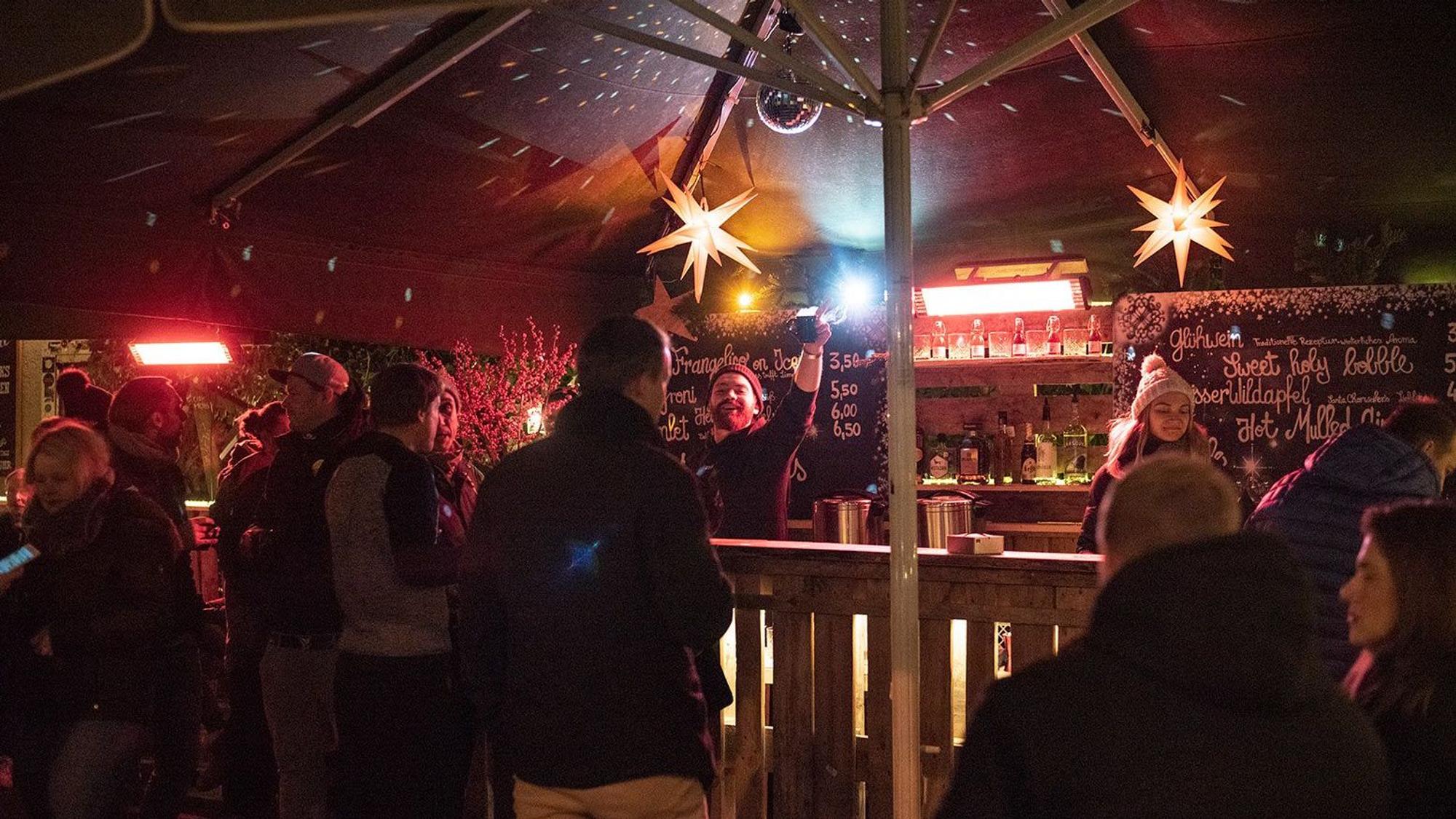 Weihnachtsbar im Scheuen Reh