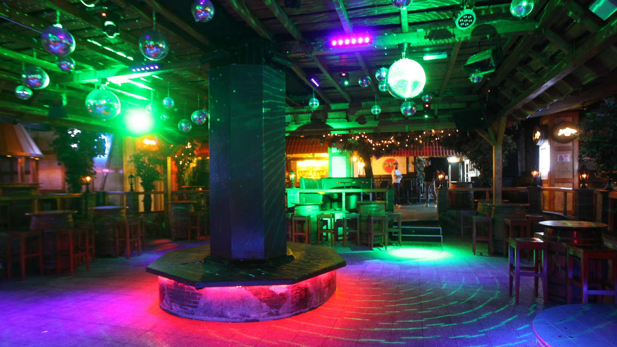 Ein Blick auf die Tanzfläche (ohne Menschen) in der ehemaligen Siegburger Diskothek Klangfabrik.