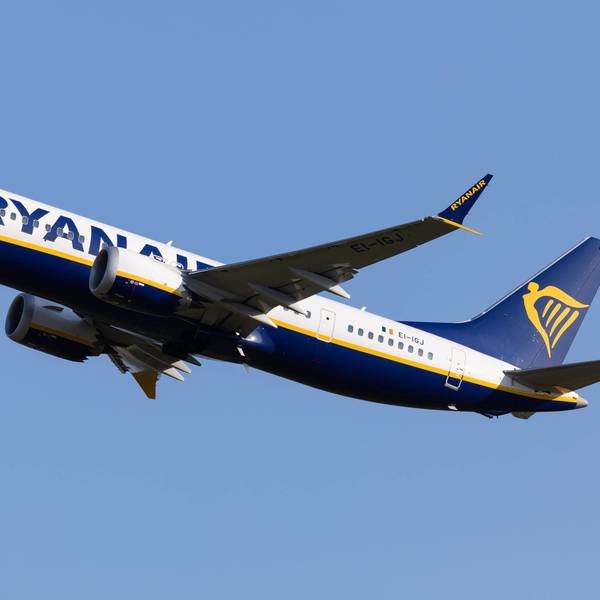 Eine Boeing 737 der irischen Fluggesellschaft mit ihrer markanten Lackierung in gelb, blau und weiß beim Start. (Symbolbild)