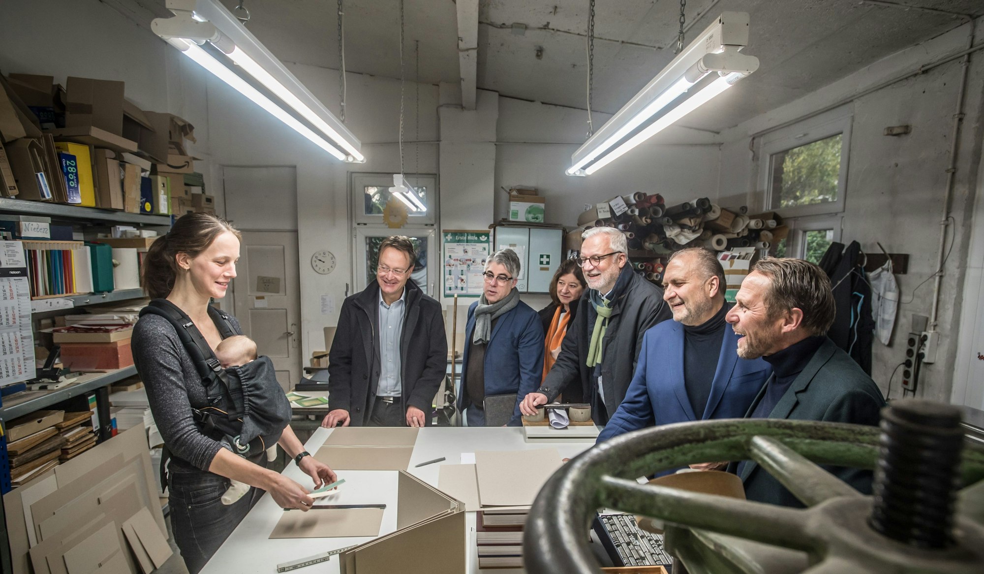 In der Buchbinderei Lang in Wiesdorf zählt ausschließlich Handarbeit.