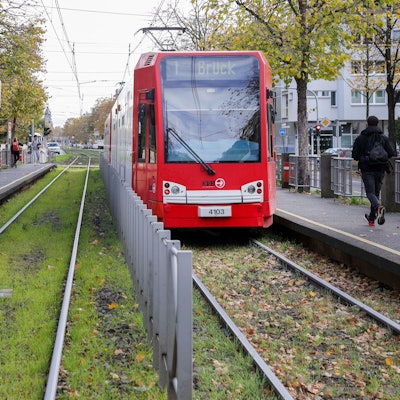 Die KVB-Haltestelle Melaten an der Aachener Straße.
Dort soll eine Wendeanlage entstehen, die den Bahnen einen Gleiswechsel ermöglicht.