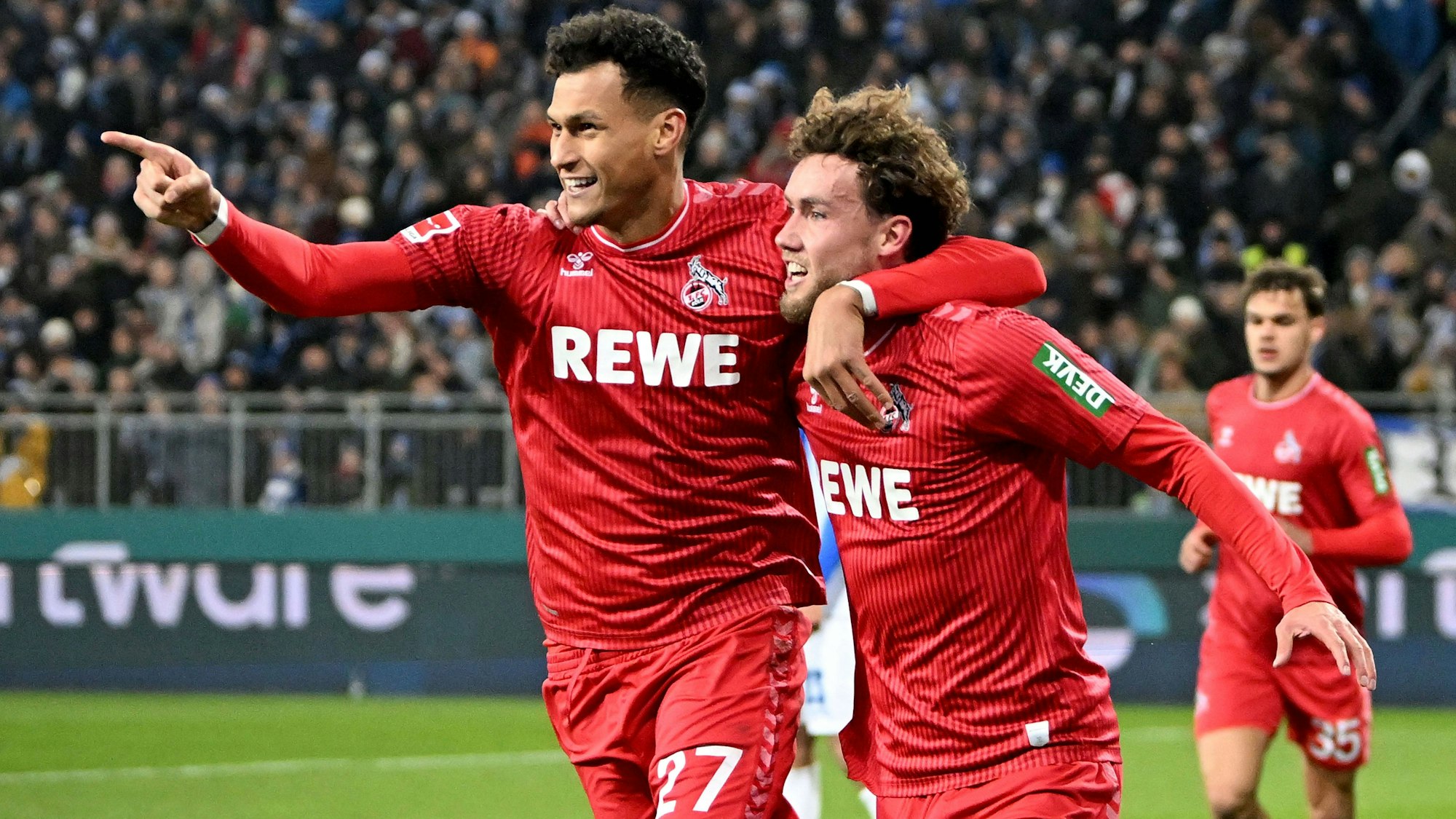 Selke und Waldschmidt jubeln nach dem 1:0 für den FC.