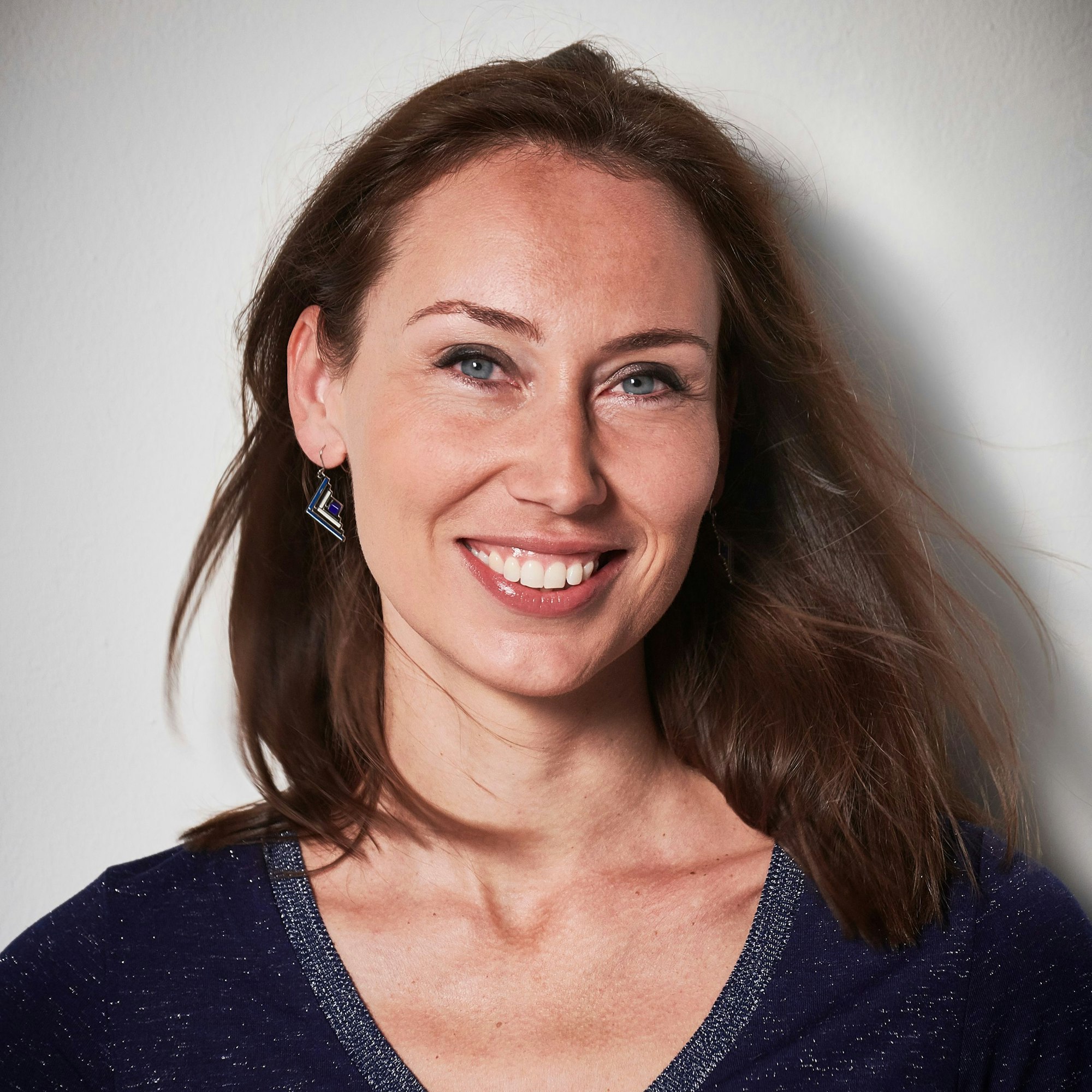 Die niederländische Autorin Anna Woltz wird vom Land NRW für ihren Roman "Nächte im Tunnel" mit dem Gustav-Heinemann-Friedenspreis für Kinder- und Jugendbücher 2023