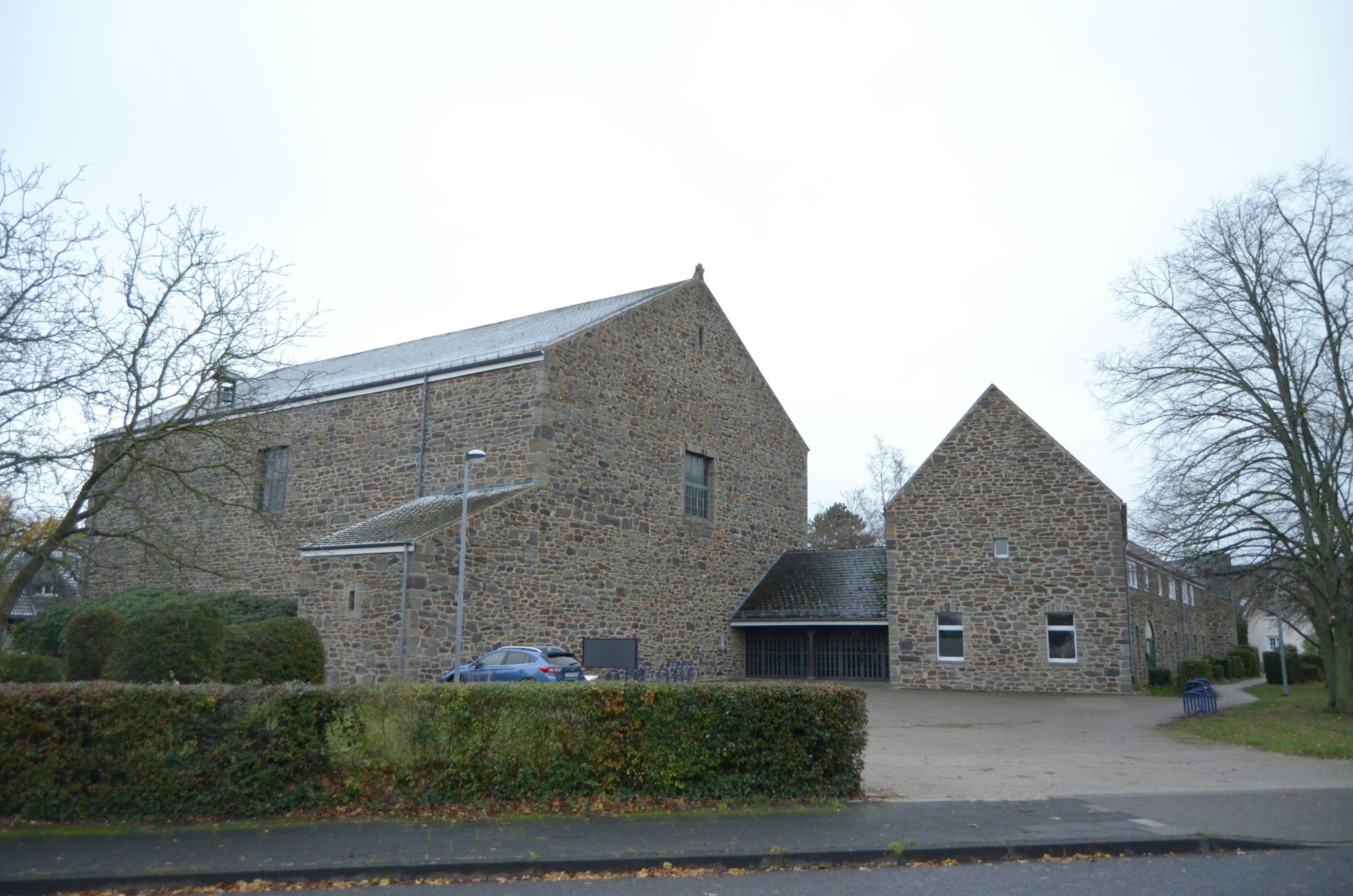Die frühere Klosterkirche St. Matthias von außen.