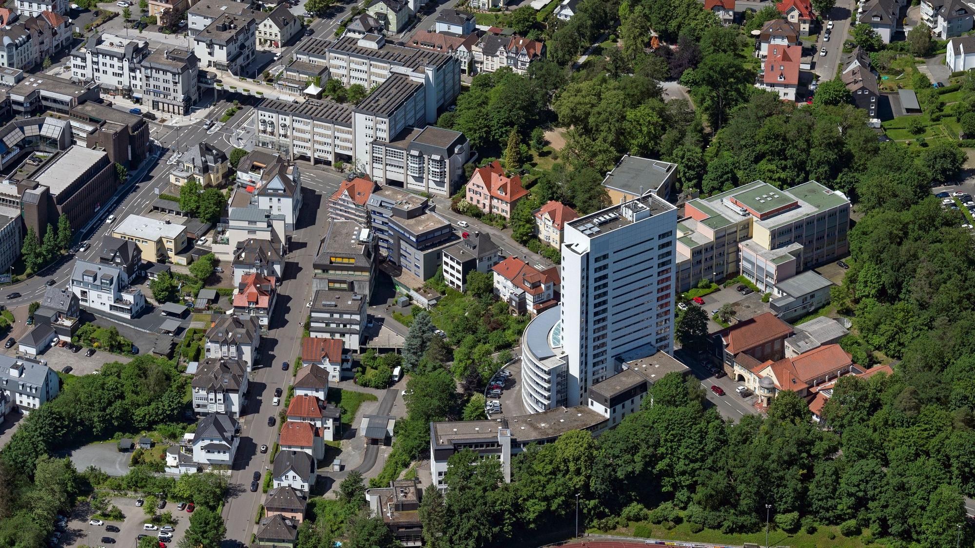 Das Kreishaus in der Gummersbacher innenstadt aus der Luft aufgenommen.