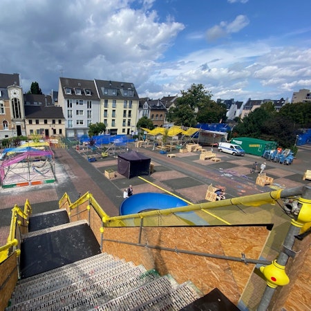 Zu sehen ist der Belvedere-Platz während der Aktion „Brühl macht Platz“.