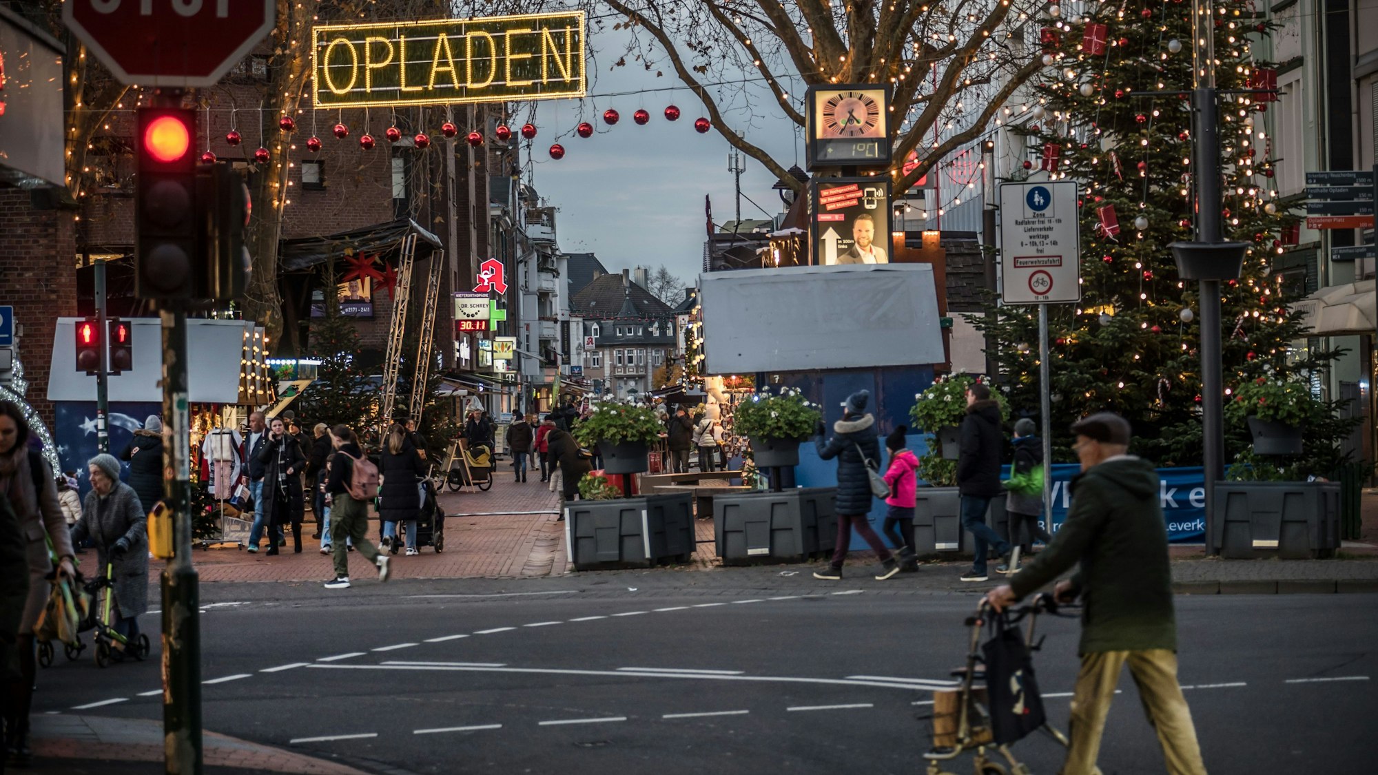 Eingangssituation am Weihnachtsmarkt Opladen