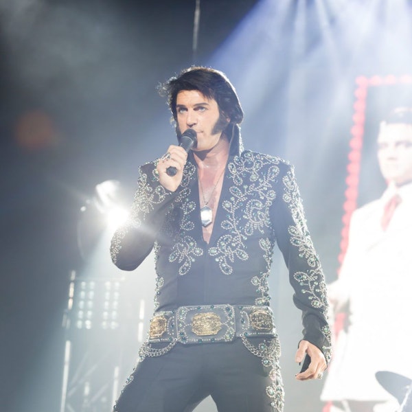 Oliver Steinhoff ist Elvis-Imitator.