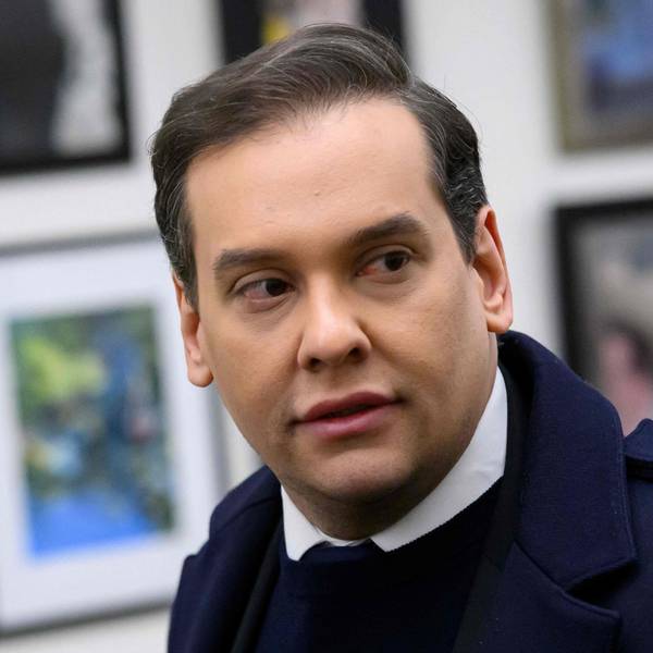 Das US-Repräsentantenhaus hat den skandalumwitterten und wegen Betrugs angeklagten Abgeordneten George Santos rausgeworfen.