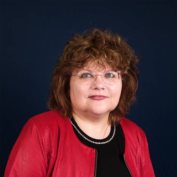 Portraitfoto von Andrea Kowalewski-Brüwer.
