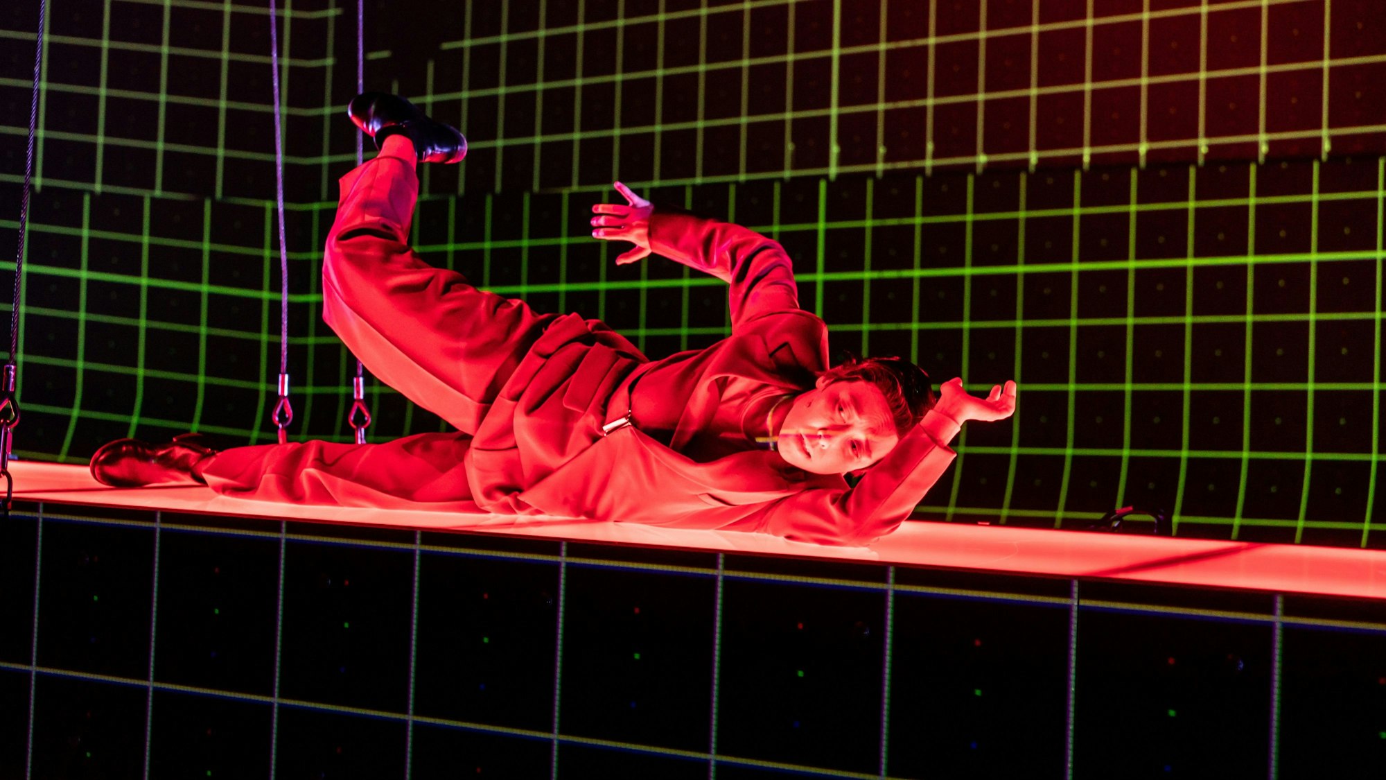 „Der Prozess“ von Franz Kafka
Regie: Pınar Karabulut Bühne: Michela Flück
Kostüme: Teresa Vergho
Musik: Daniel Murena
Video: Susanne Steinmassl
Videoassistenz: Amon Ritz
Licht: Michael Frank
Dramaturgie: Sarah Lorenz