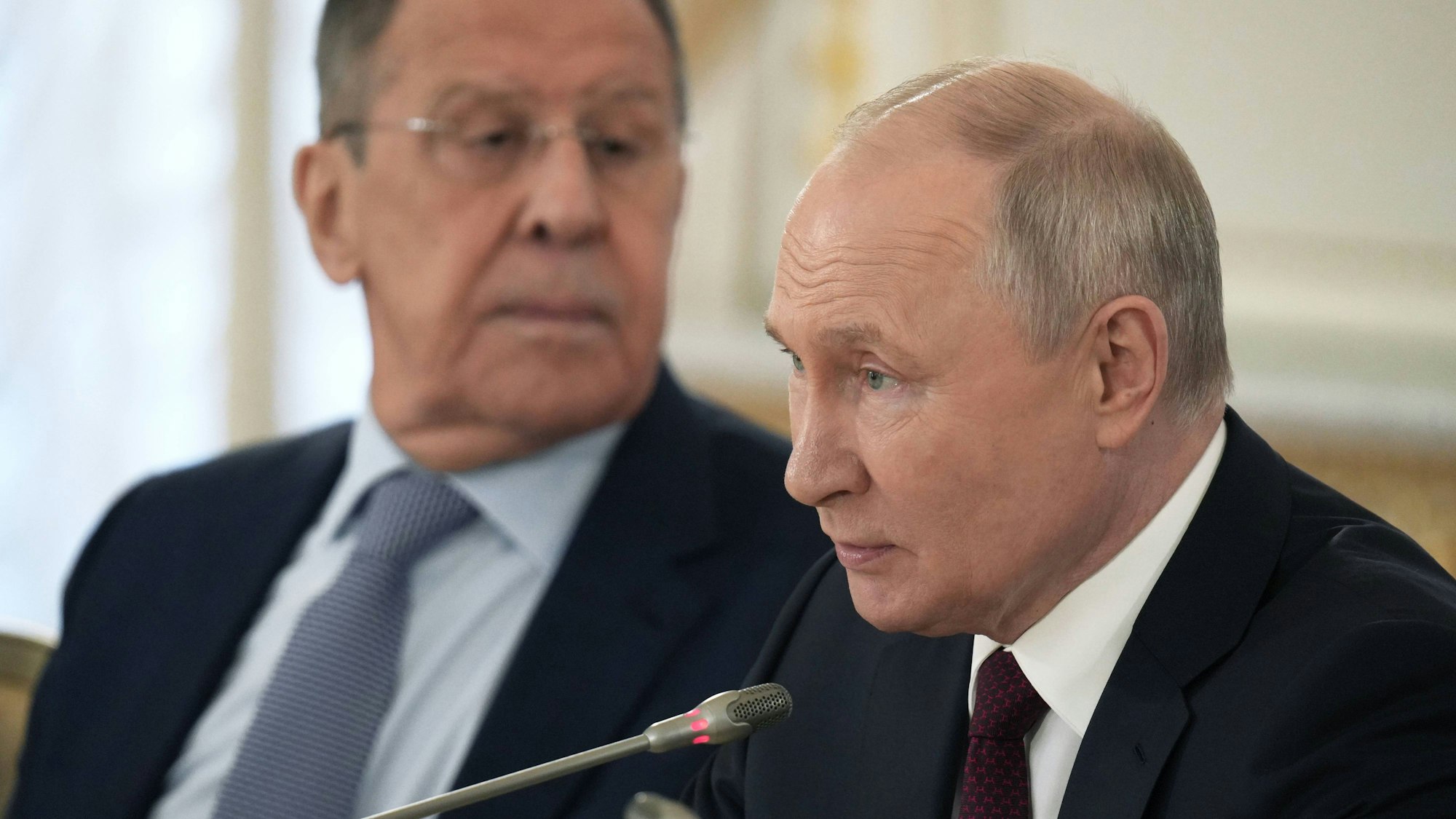 Der russische Präsident Wladimir Putin hat sich über deutsche Politiker ausgelassen. Außenminister Sergej Lawrow hat unterdessen die russischen Kriegsziele bekräftigt. (Archivbild)