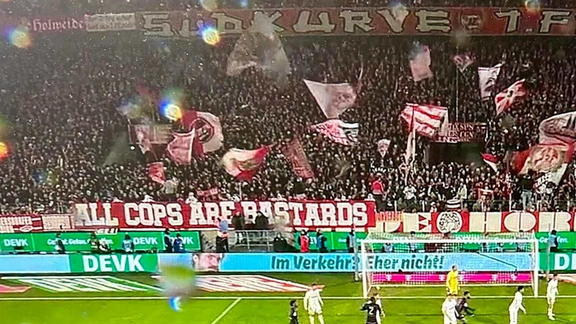 Das Banner hing in der ersten Halbzeit auf der Südtribüne