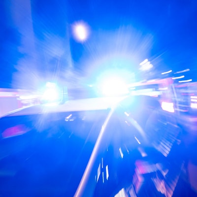 In Köln-Vogelsang wurden drei Menschen bei einer Messerstecherei schwer verletzt, das meldet die Kölner Polizei am Freitagabend. (Symbolbild)