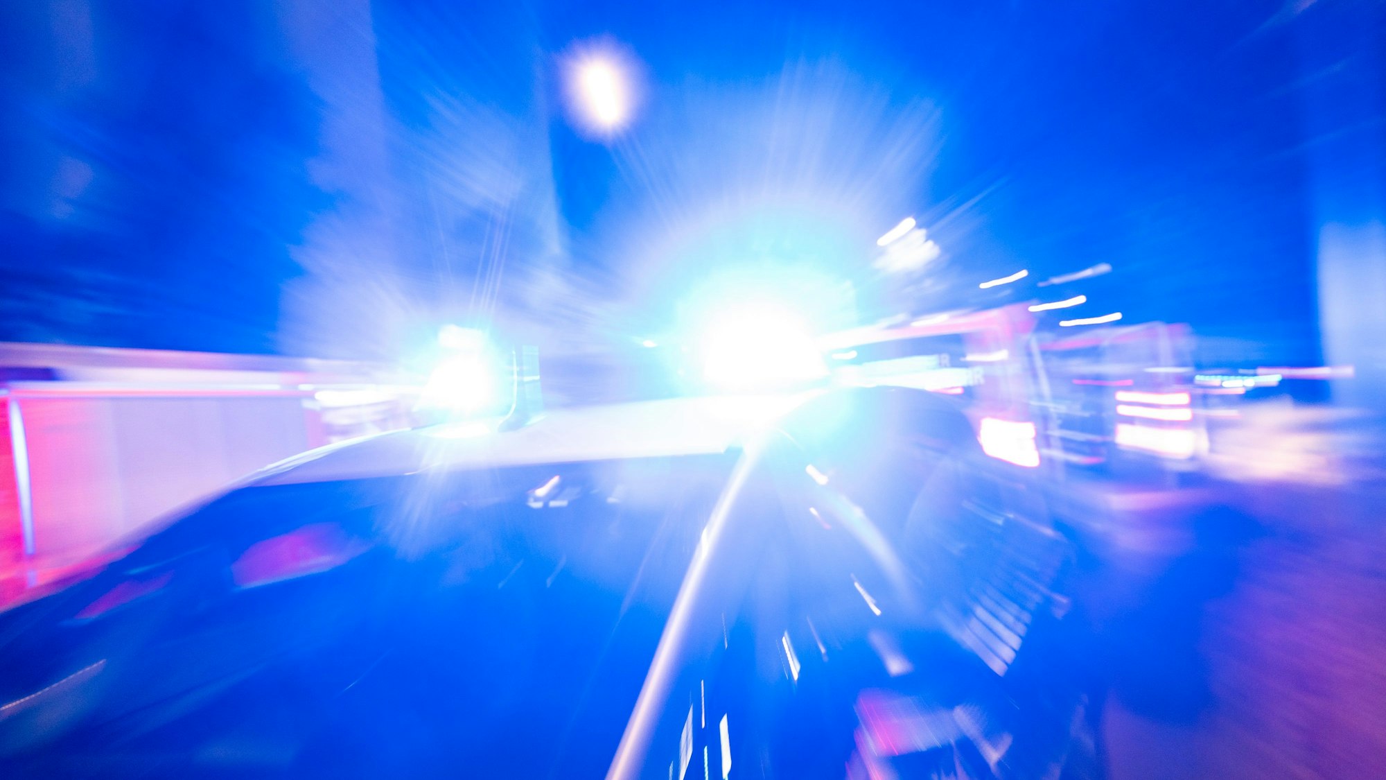 Blaulicht auf einem Streifenwagen