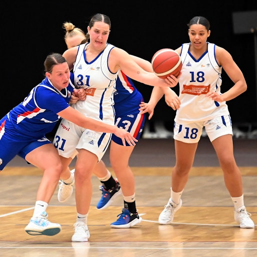 03.09.2023, Basketball-BBZ opladen-CBV Binnenland
mitte: Sarah Gaters (Opladen)
rechts: Olivia Okpara (Opladen)
Foto: Uli Herhaus