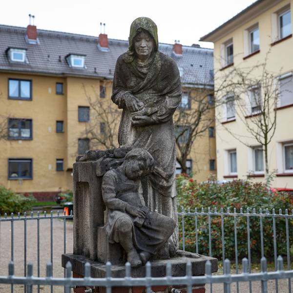 Der Barbarabrunnen in der Ennenstraße in Köln-Neuehrenfeld
