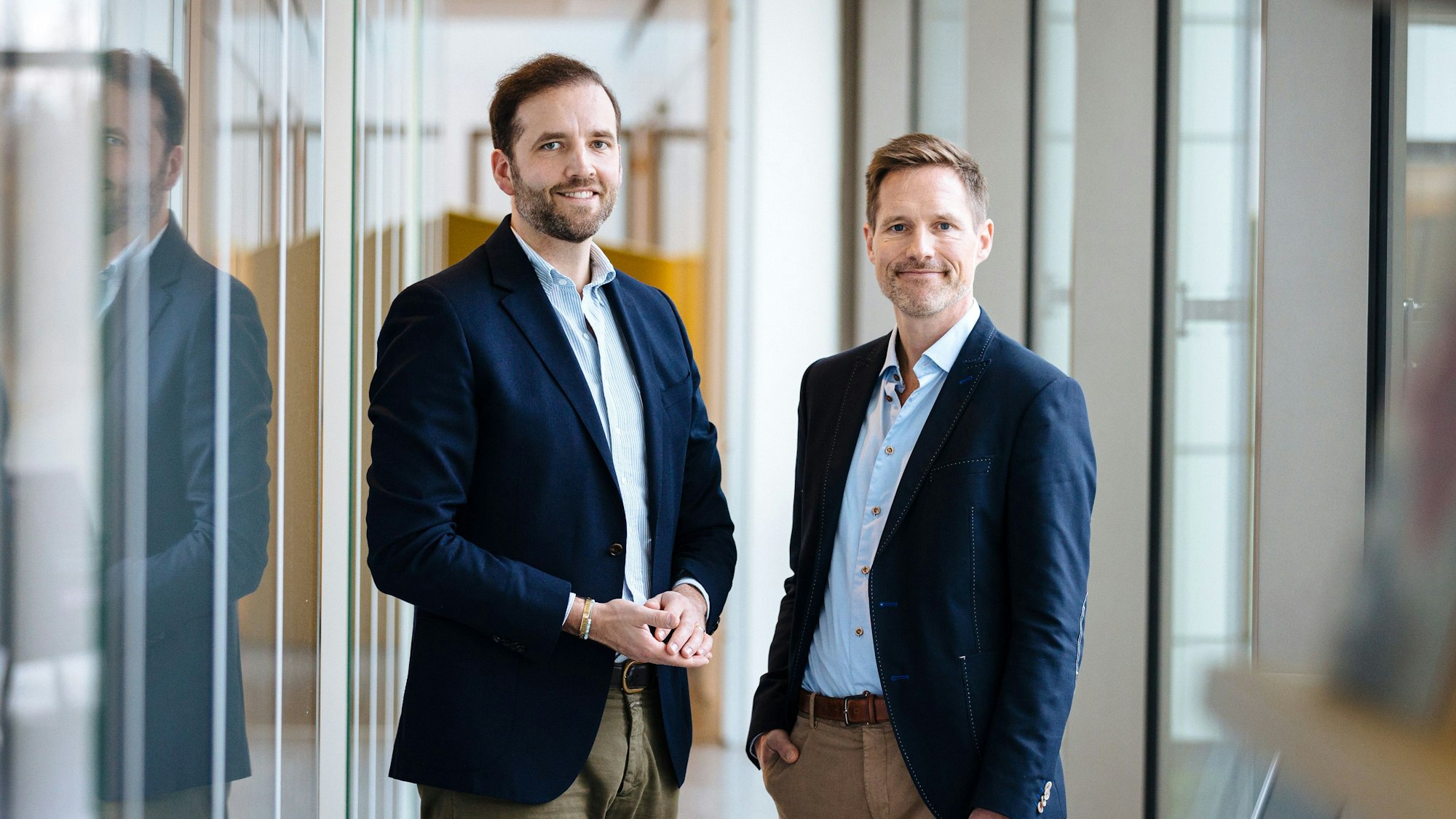 Fabian Kienbaum (l.) und DBU-Gründer Achim Hecker eröffnen neue Chancen für digitale Berufe.