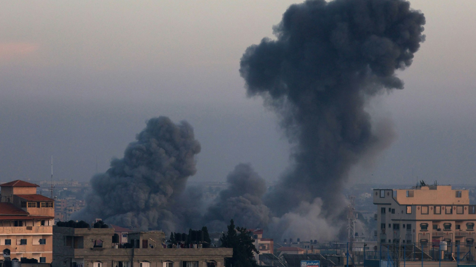 Rauch über dem Gaza-Streifen