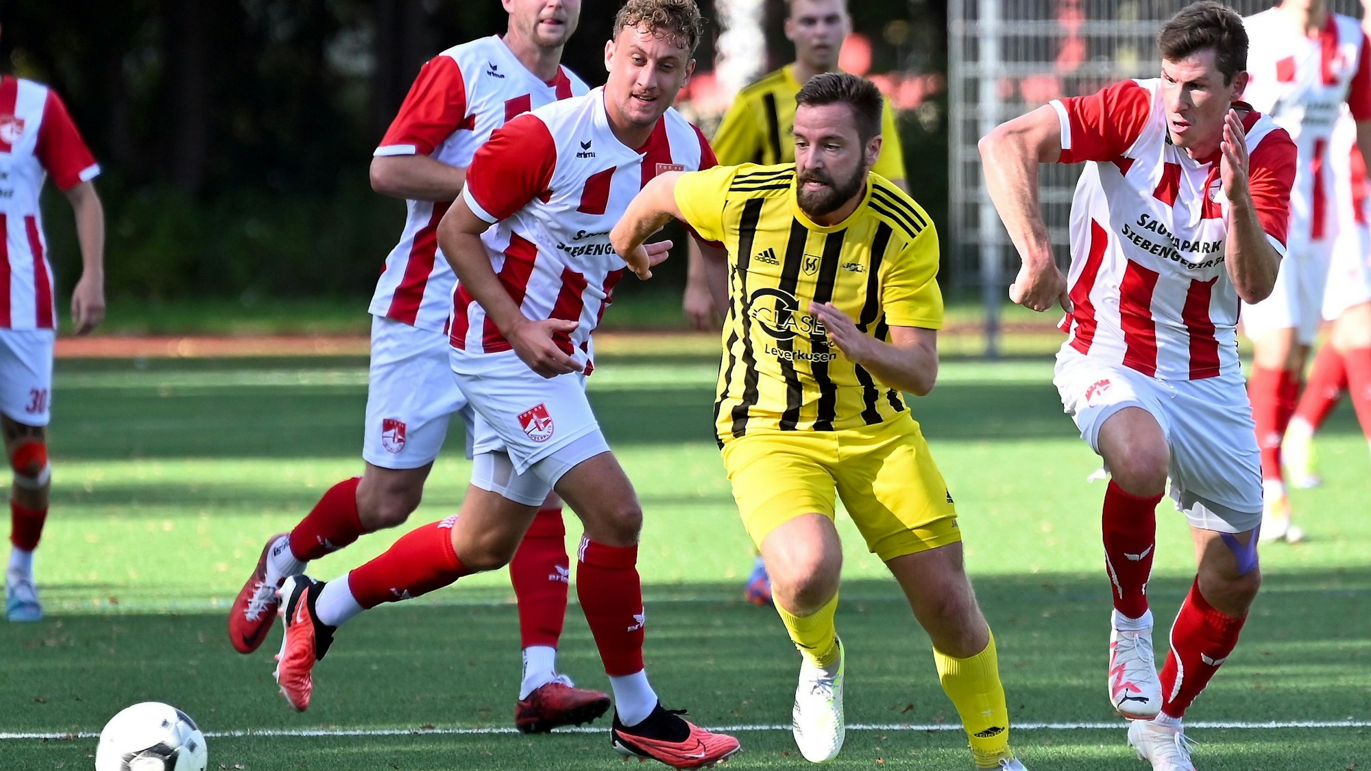 01.10.2023, Fussball-SV Schlebusch - Oberpleis
mitte: Sebastian Bamberg (Schlebusch)
Foto: Uli Herhaus