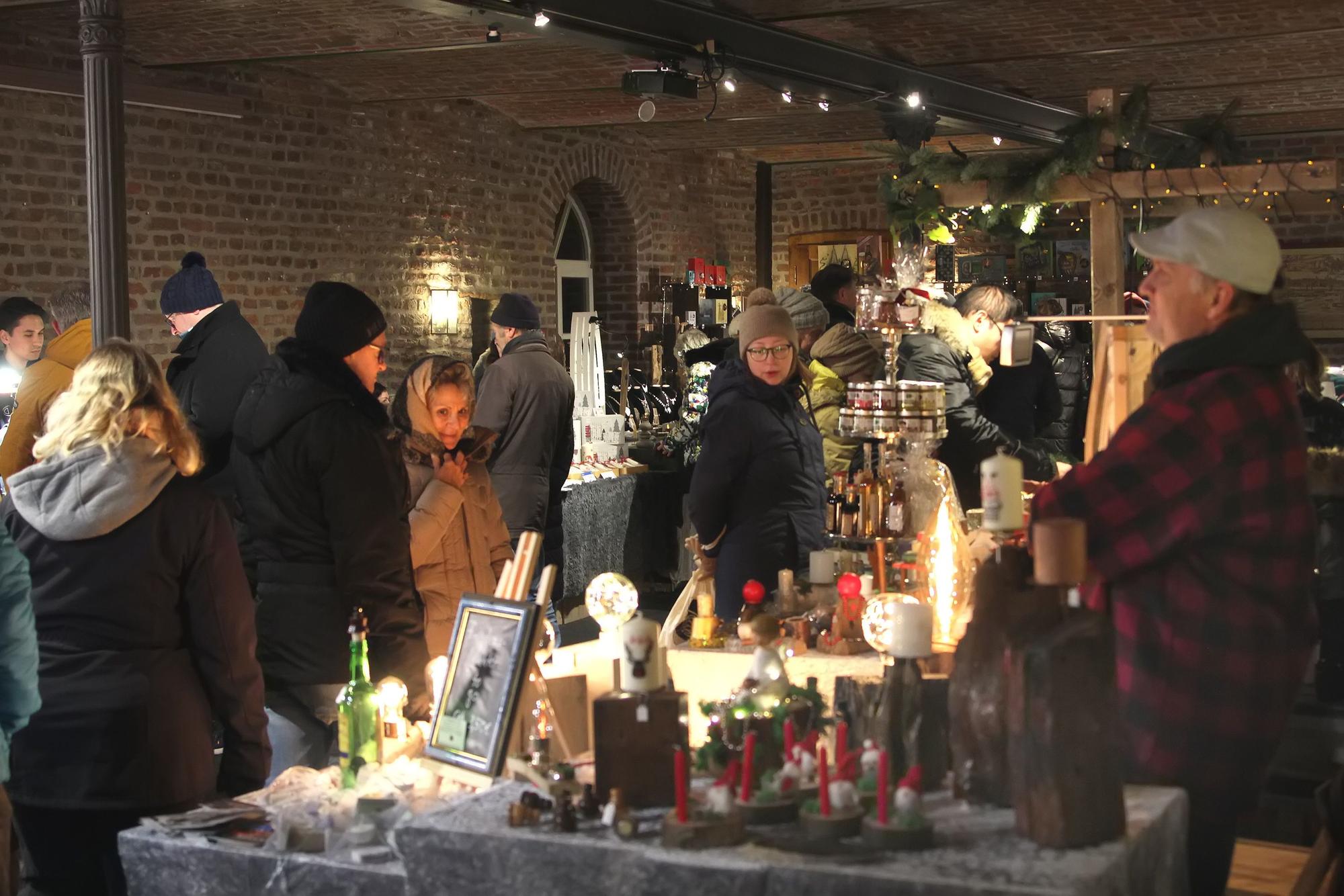 Das Bild zeigt den Weihnachtsmarkt in Kerpen.