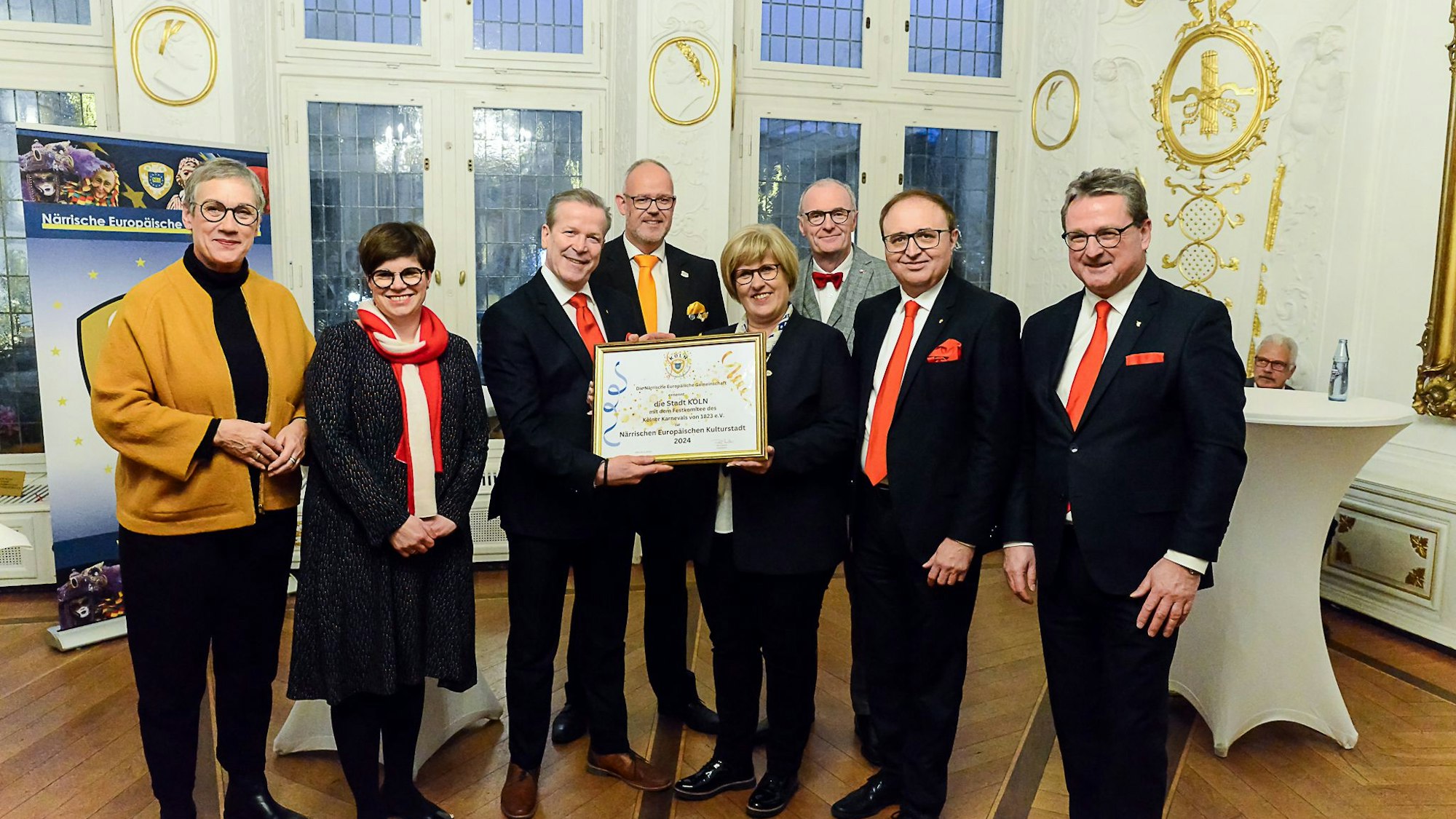 Titelverleihung im Kölner Rathaus mit Sibylle Keupen (Oberbürgermeisterin Aachen), Christine Flock (Vizepräsidentin Festkomitee Kölner Karneval), Christoph Kuckelkorn (Präsident Festkomitee Kölner Karneval), Frank Prömpeler (Präsident FestAusschuss Aachener Karneval), Petra Müller (Präsidentin NEG), Dr. Ralf Heinen (Bürgermeister Köln), Erich Ströbel (Vorstand Festkomitee Kölner Karneval) und Udo Marx (Vorstand Festkomitee Kölner Karneval)