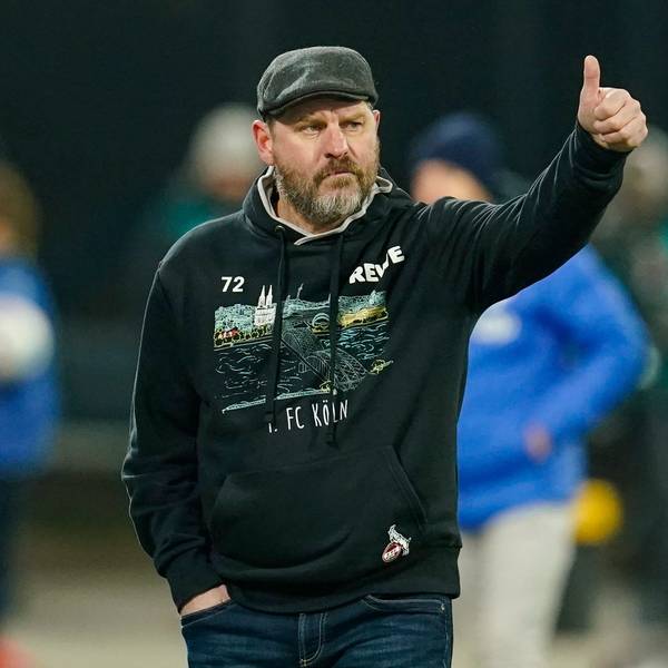 01.12.2023, Hessen, Darmstadt: Fußball: Bundesliga, Darmstadt 98 - 1. FC Köln, 13. Spieltag, Merck-Stadion am Böllenfalltor. Kölns Trainer Steffen Baumgart gestikuliert. Foto: Uwe Anspach/dpa - WICHTIGER HINWEIS: Gemäß den Vorgaben der DFL Deutsche Fußball Liga bzw. des DFB Deutscher Fußball-Bund ist es untersagt, in dem Stadion und/oder vom Spiel angefertigte Fotoaufnahmen in Form von Sequenzbildern und/oder videoähnlichen Fotostrecken zu verwerten bzw. verwerten zu lassen. +++ dpa-Bildfunk +++