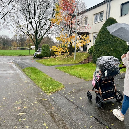 Mutter und Tochter: Kind mit Behinderungen bekommt keine Platz in einer Kita