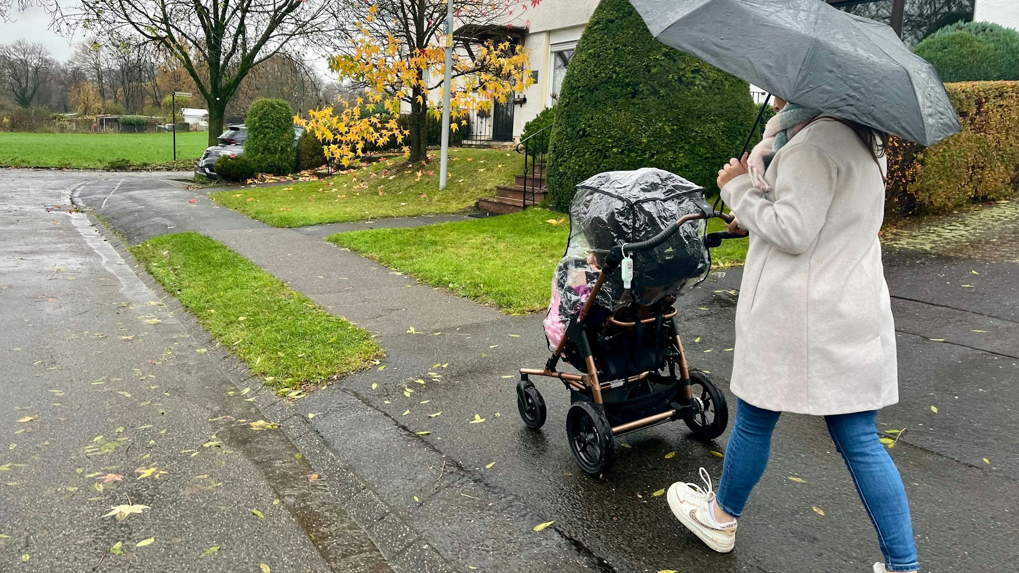 Mutter und Tochter: Kind mit Behinderungen bekommt keine Platz in einer Kita