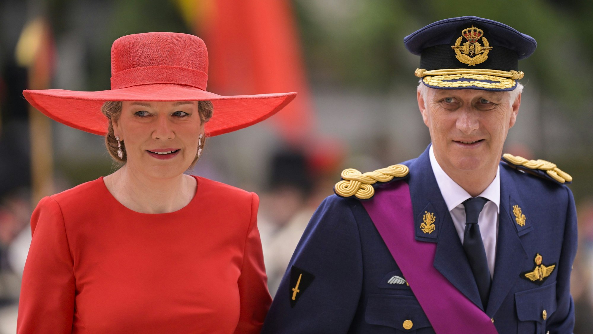 Königin Mathilde (l) von Belgien und König Philippe von Belgien.