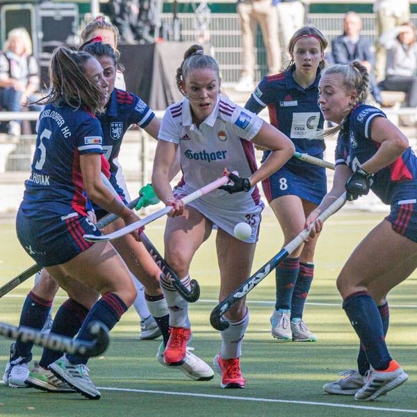 Damen-Hockey-Bundesliga Rot Weiss Koeln vs. Duesseldorfer HC 1:1 Damen-Hockey-Bundesliga Rot Weiss Koeln vs. Duesseldorfer HC 1:1 am 9. 10. 2022 Köln, Olympiaweg, Deutschland Photo: Ralf Kardes Pia Maertens 35 Mittelfeld *** Women Hockey Bundesliga Rot Weiss Koeln vs Duesseldorfer HC 1 1 Women Hockey Bundesliga Rot Weiss Koeln vs Duesseldorfer HC 1 1 on 9 10 2022 Cologne, Olympiaweg, Germany Photo Ralf Kardes Pia Maertens 35 center field Copyright: xBEAUTIFULxSPORTS/RalfxKardesx