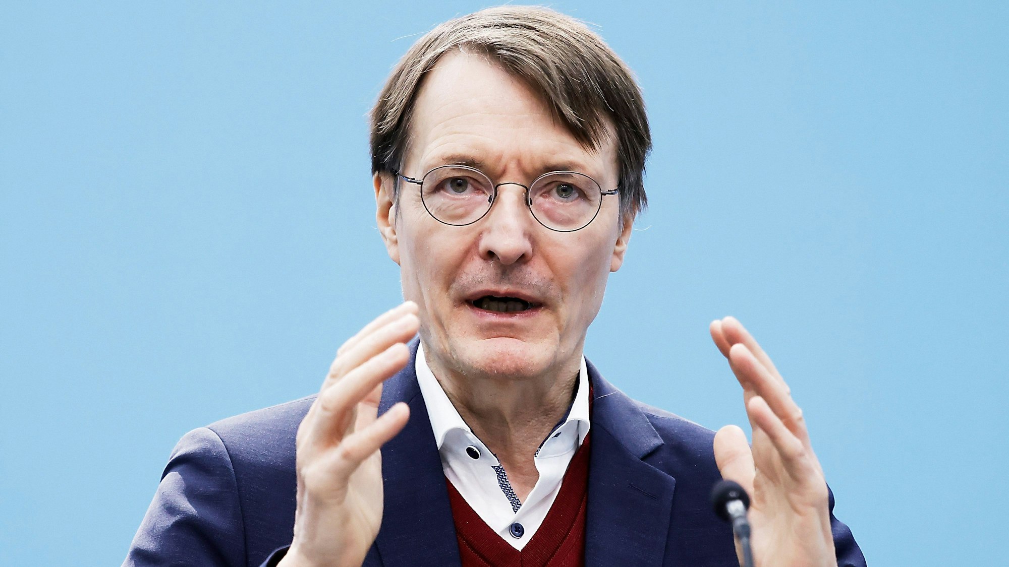 Karl Lauterbach (SPD), Bundesgesundheitsminister, spricht bei einer Pressekonferenz.