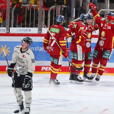 Düsseldorf jubelt über das zwischenzeitliche 5:1 gegen die Kölner Haie.