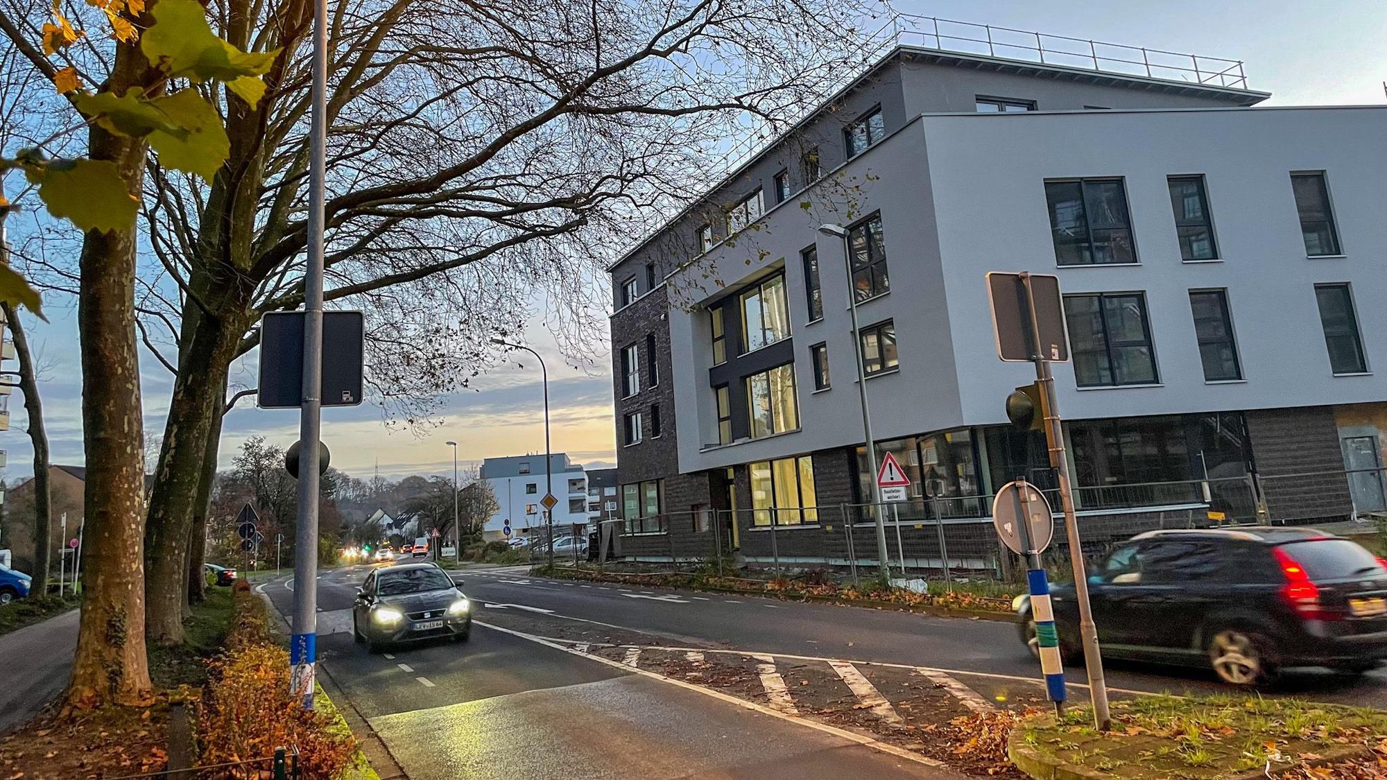 An der Neukirchener Straße entsteht ein Neubau mit Wohnungen und Edeka. (Archivbild)
