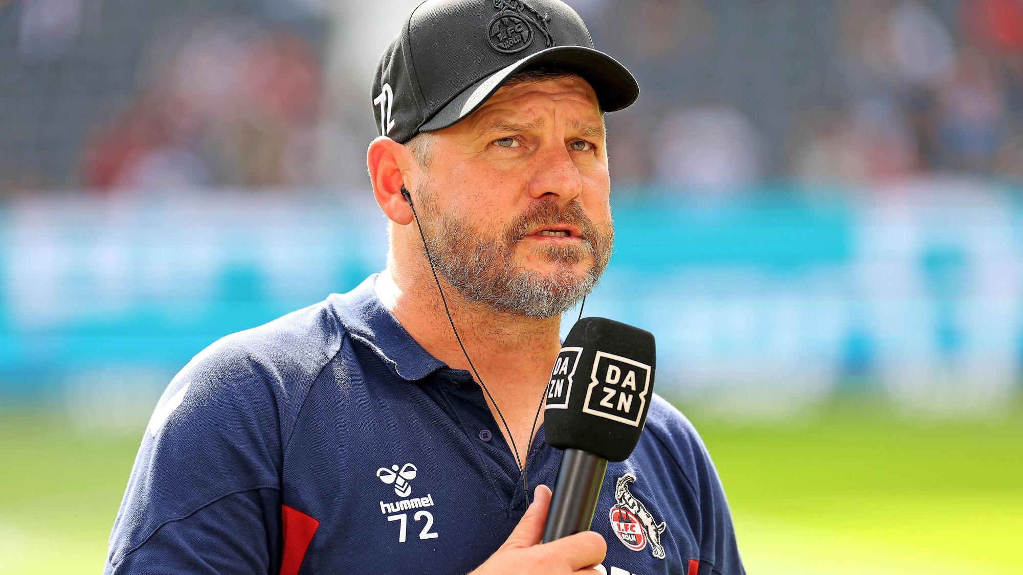 FC-Trainer Steffen Baumgart am DAZN-Mikrofon
