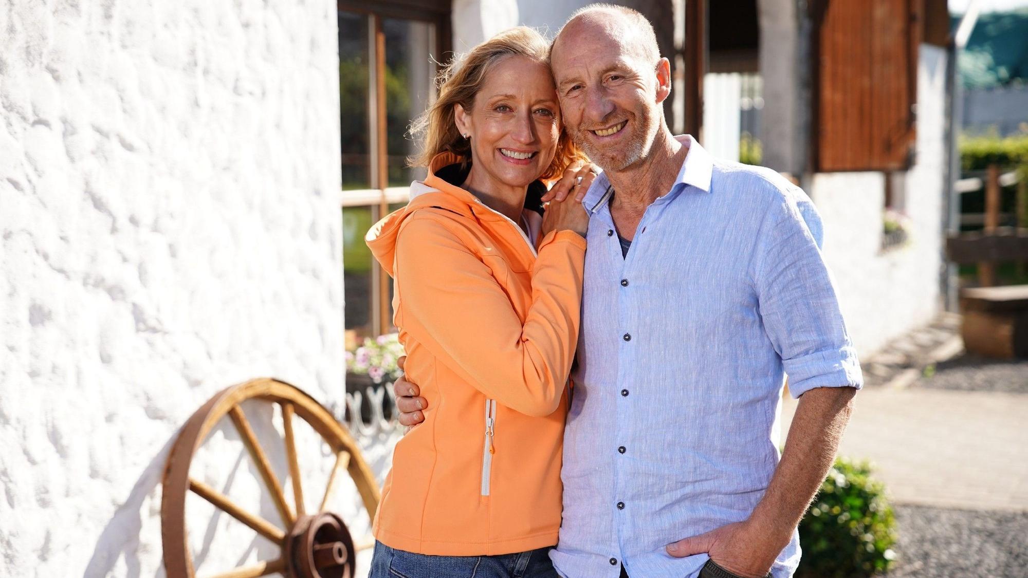 Pferdewirtschaftsmeister Hans (65) und seine Elke (62) haben sich bei der RTL-Show „Bauer sucht Frau“ kennengelernt.